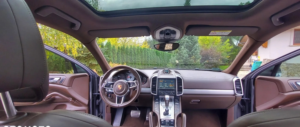 Porsche Cayenne cena 165000 przebieg: 182000, rok produkcji 2015 z Międzychód małe 667